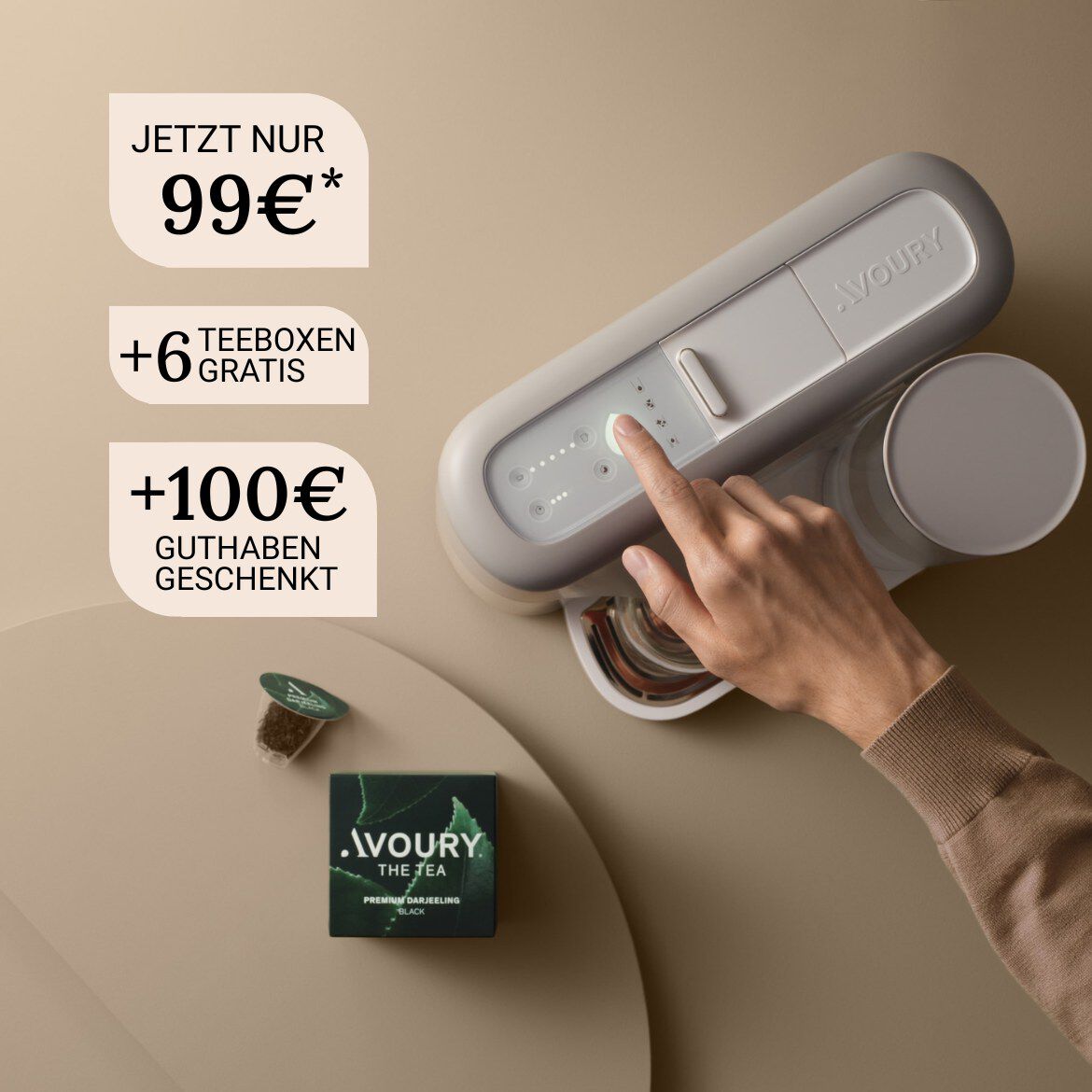 Maschine mit Teebox und Aktionsstörern auf beigem Hintergrund.