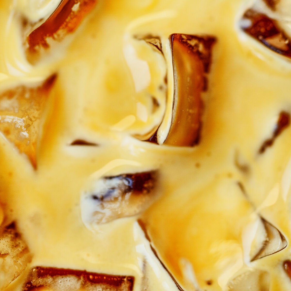 Avoury® Ice cubes in a turmeric latte drink