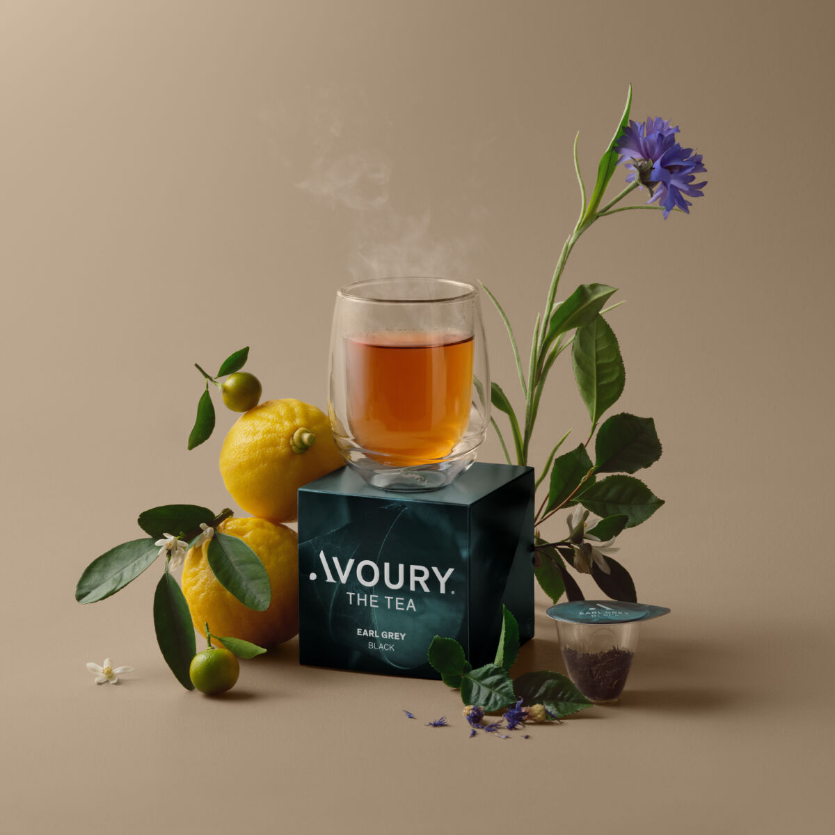 Avoury double-walled tea glass on a Avoury tea box