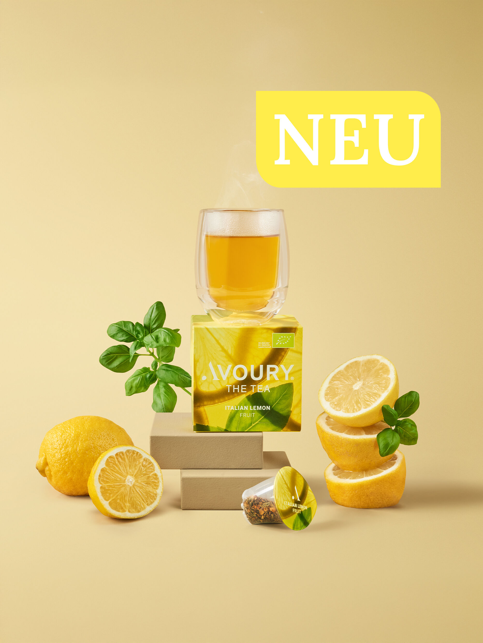 Glas Italian Lemon Tee mit frischen Zitronen und Basilikum cover