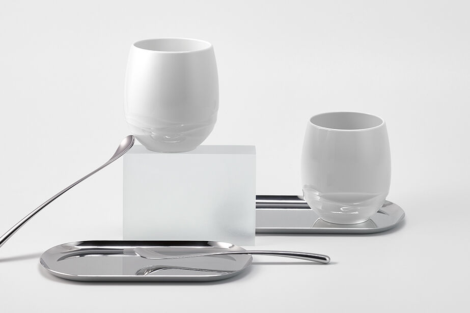 Teetassen-Set in Weiß mit Tablett und Löffel