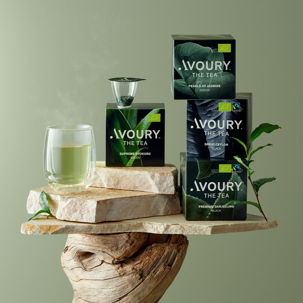 Avoury Teeboxen auf einem Holzstamm dekoriert