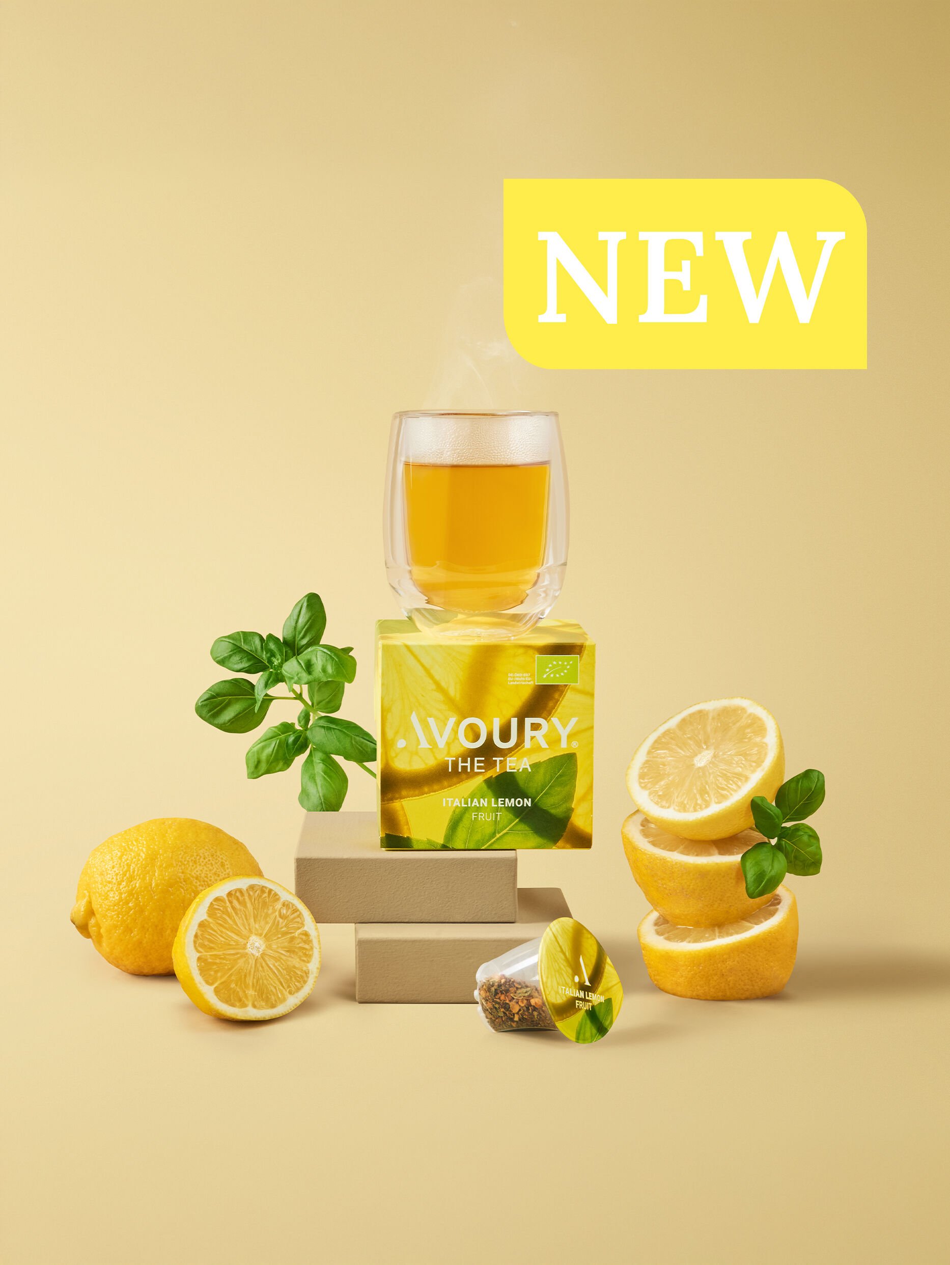 Italian Lemon Tea Glas with fresh lemons and basil cover