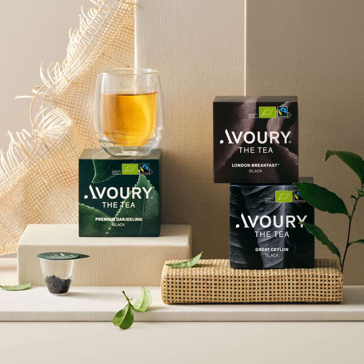 Avoury Teeboxen mit dopplewandigem Teeglas gefüllt mit Tee